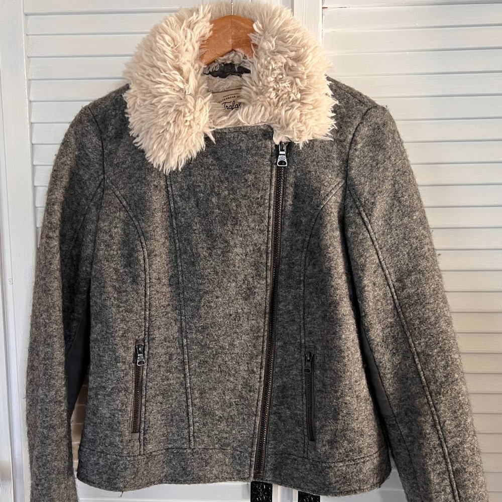 Zara Outerwear Trafaluc  Grey Jacket   AUS 10 Faux Sheepskin Collar - Picture 15 of 15
